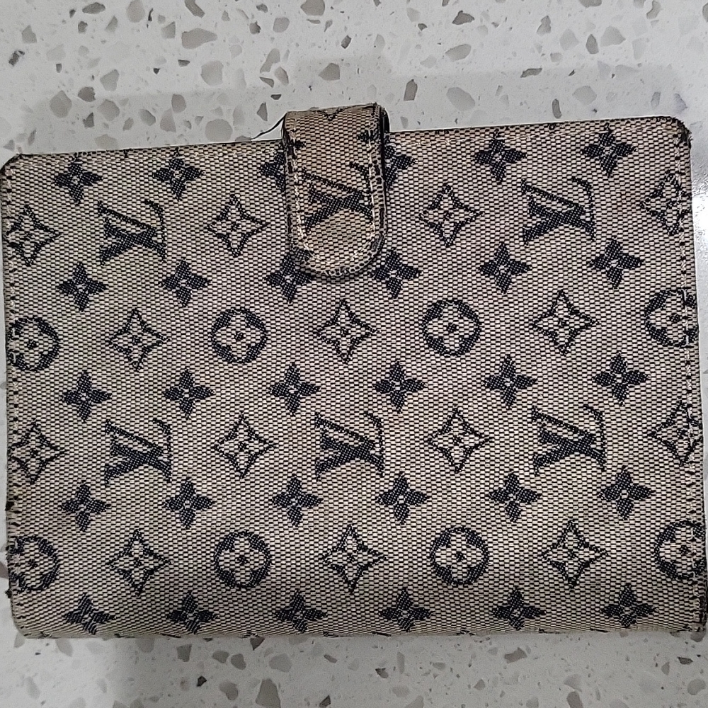 Authentic  Louis Vuitton small planner tan navy
